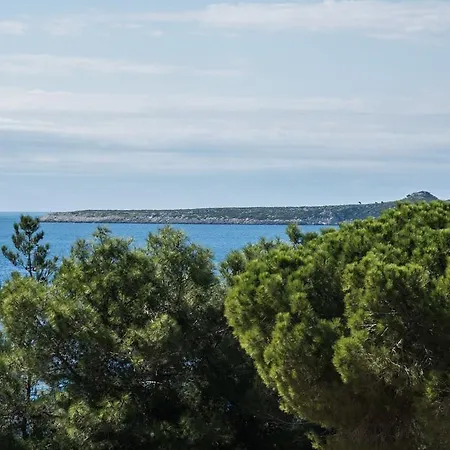 Pefkides Apartmán *