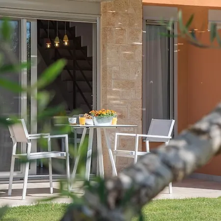 Pefkides Marathopoli