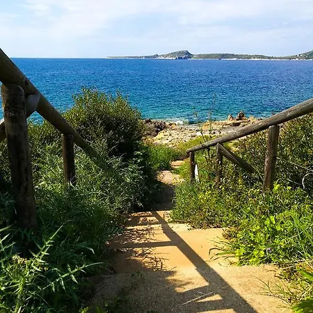 Pefkides * Marathopoli