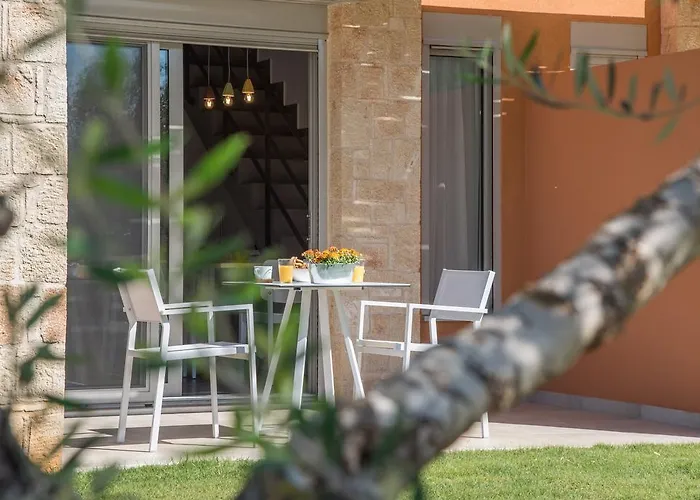 Pefkides Marathópoli